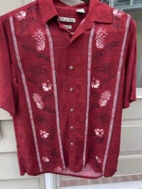 BATIK BAY Mens Sz M Rayon Hawaiian Shirt - Crimson red color  w/Pineapples